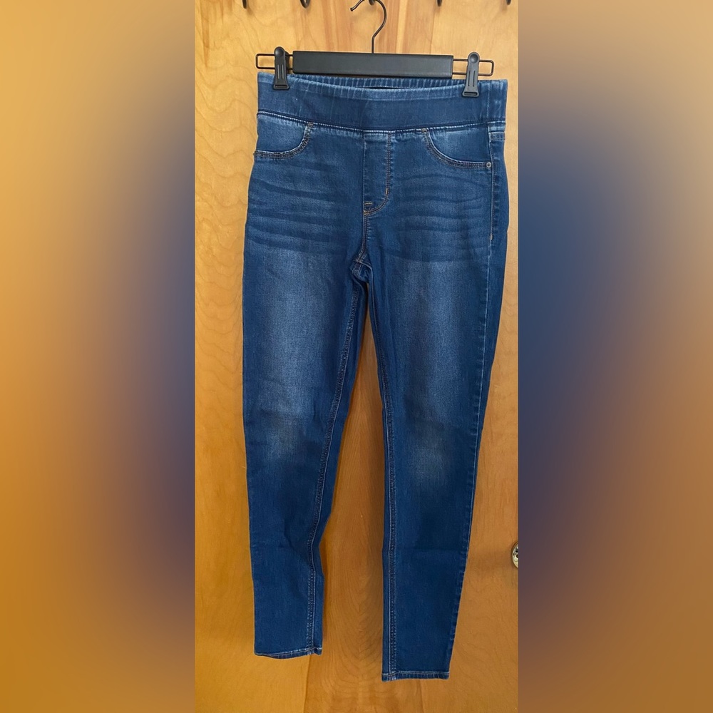 Old Navy | 6 | Blue jean jeggings